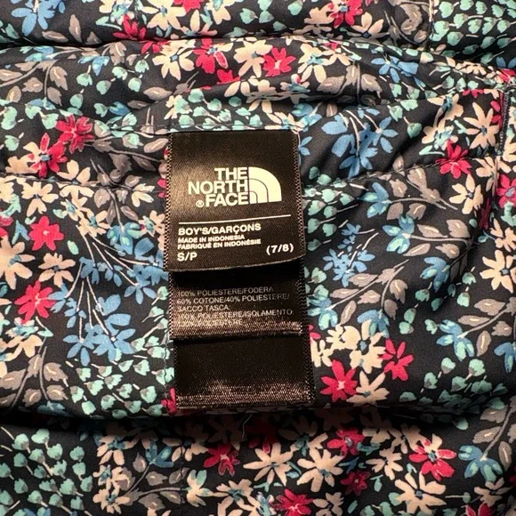 The North Face Floral Snap-Front Quilted Jacket in Revisible Blue, White 6-7 - Picture 3 of 8